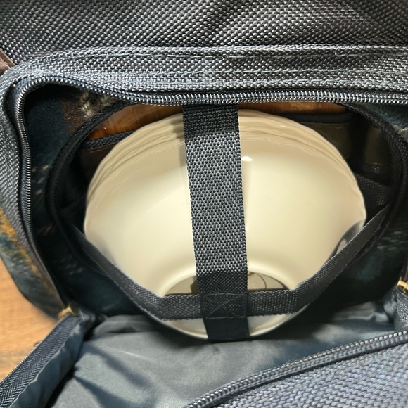 Pendleton, NEW PICNIC BACKPACK FULLY LOADED - Picture 5 of 14